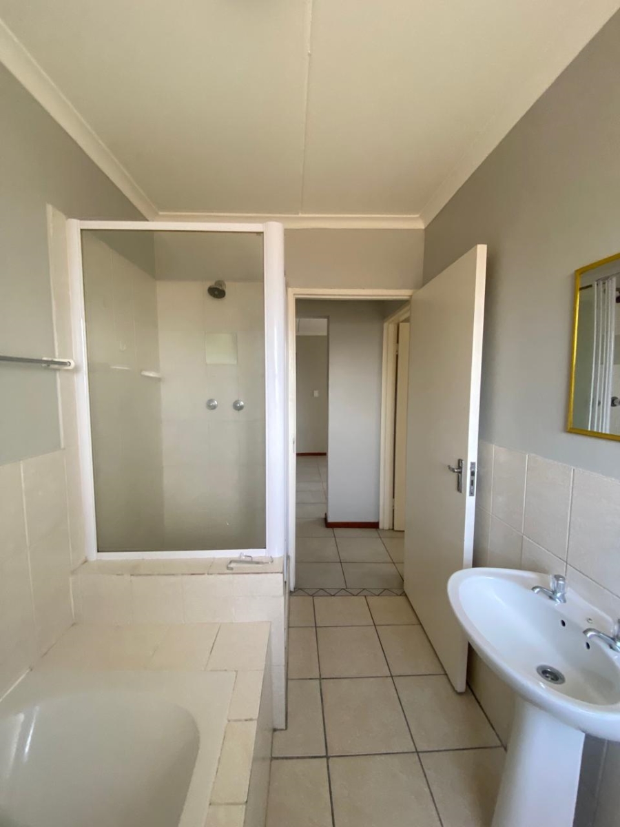 To Let 2 Bedroom Property for Rent in Guldenland Western Cape